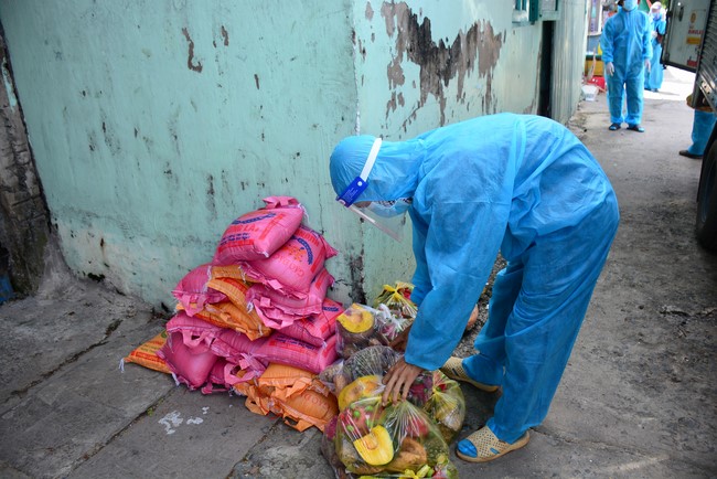 Continuing to support people in need in the Covid-19 pandemic of Hoang Phap Pagoda (series 9)