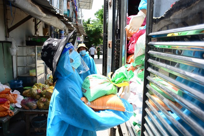 Continuing to support people in need in the Covid-19 pandemic of Hoang Phap Pagoda (series 9)