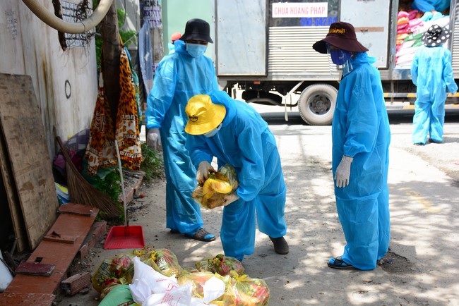 Continuing to support people in need in the Covid-19 pandemic of Hoang Phap Pagoda (series 9)