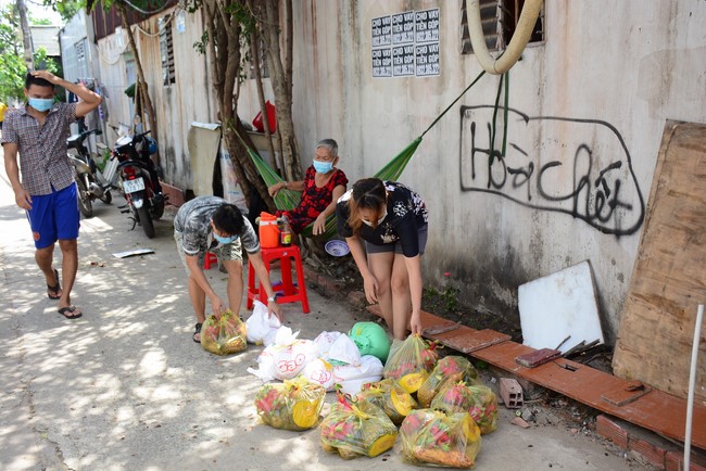 Continuing to support people in need in the Covid-19 pandemic of Hoang Phap Pagoda (series 9)
