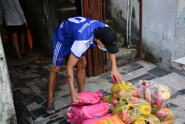 Continuing to support people in need in the Covid-19 pandemic of Hoang Phap Pagoda (series 9)