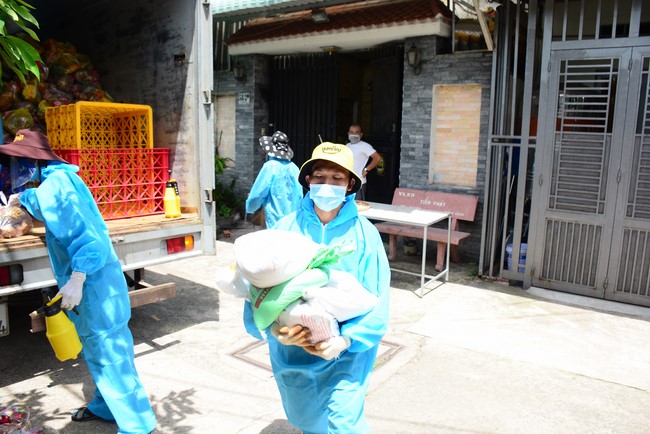 Continuing to support people in need in the Covid-19 pandemic of Hoang Phap Pagoda (series 9)