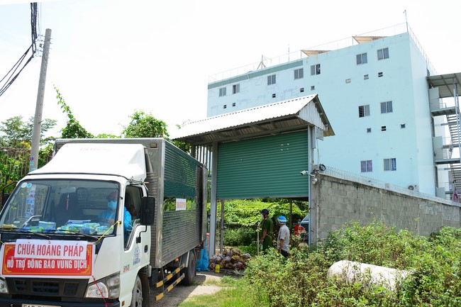 Continuing to support people in need in the Covid-19 pandemic of Hoang Phap Pagoda (series 9)