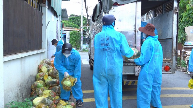 Continuing to support people in need in the Covid-19 pandemic of Hoang Phap Pagoda (series 9)