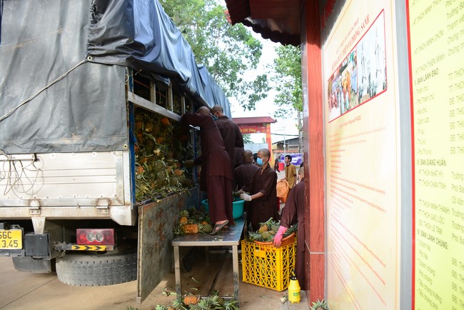 Continuing to support people in need in the Covid-19 pandemic of Hoang Phap Pagoda (series 9)