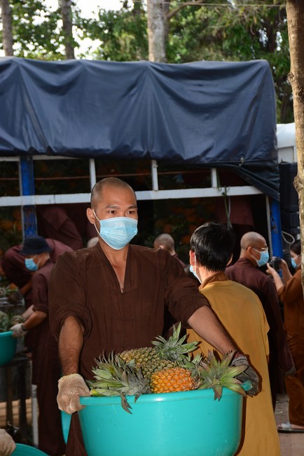 Continuing to support people in need in the Covid-19 pandemic of Hoang Phap Pagoda (series 9)