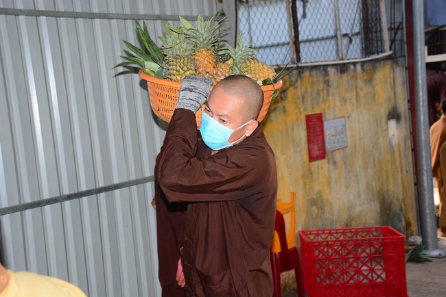 Continuing to support people in need in the Covid-19 pandemic of Hoang Phap Pagoda (series 9)