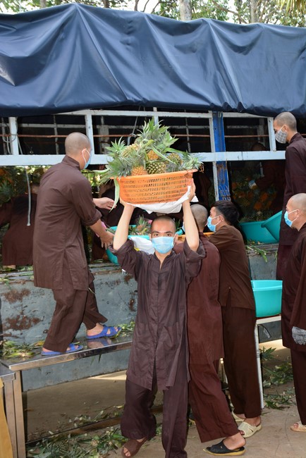 Continuing to support people in need in the Covid-19 pandemic of Hoang Phap Pagoda (series 9)