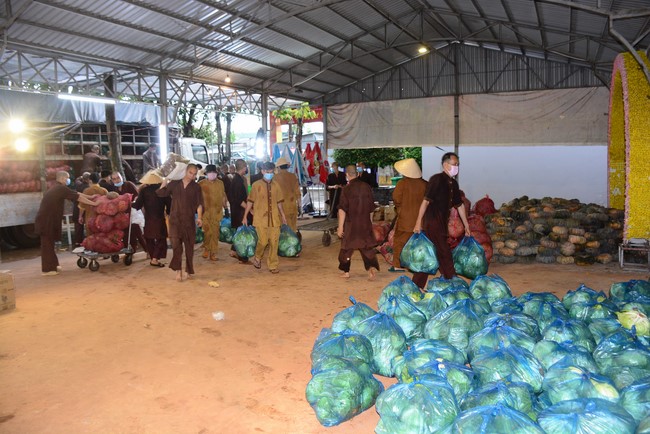 Continuing to support people in need in the Covid-19 pandemic of Hoang Phap Pagoda (series 9)