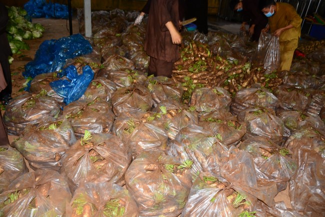 Continuing to support people in need in the Covid-19 pandemic of Hoang Phap Pagoda (series 9)