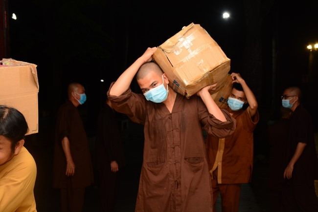 Continuing to support people in need in the Covid-19 pandemic of Hoang Phap Pagoda (series 9)