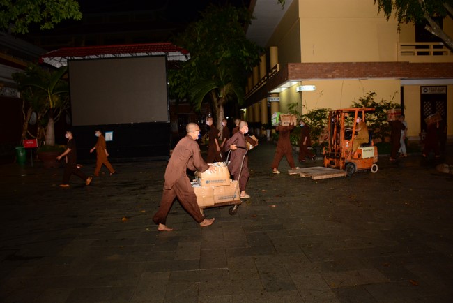 Continuing to support people in need in the Covid-19 pandemic of Hoang Phap Pagoda (series 9)