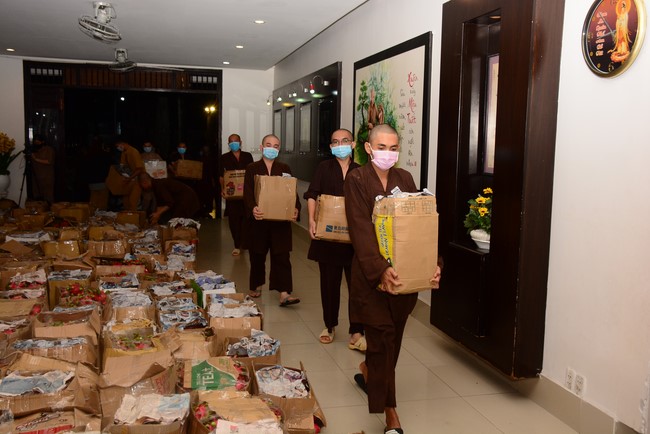 Continuing to support people in need in the Covid-19 pandemic of Hoang Phap Pagoda (series 9)