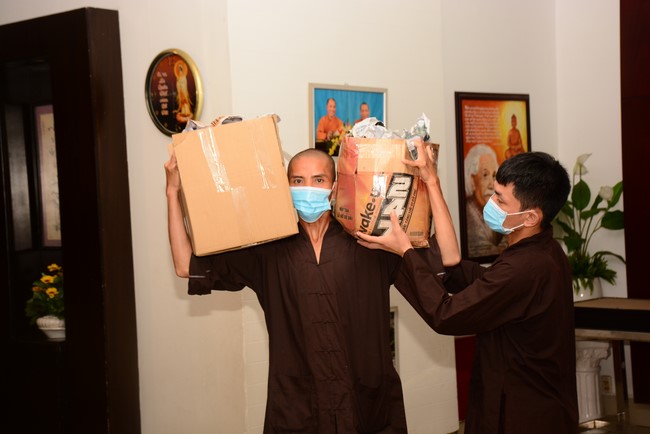 Continuing to support people in need in the Covid-19 pandemic of Hoang Phap Pagoda (series 9)