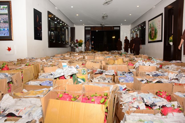 Continuing to support people in need in the Covid-19 pandemic of Hoang Phap Pagoda (series 9)