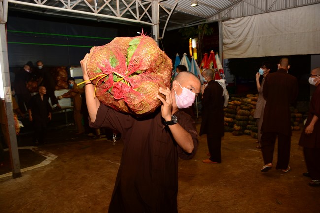 Continuing to support people in need in the Covid-19 pandemic of Hoang Phap Pagoda (series 9)