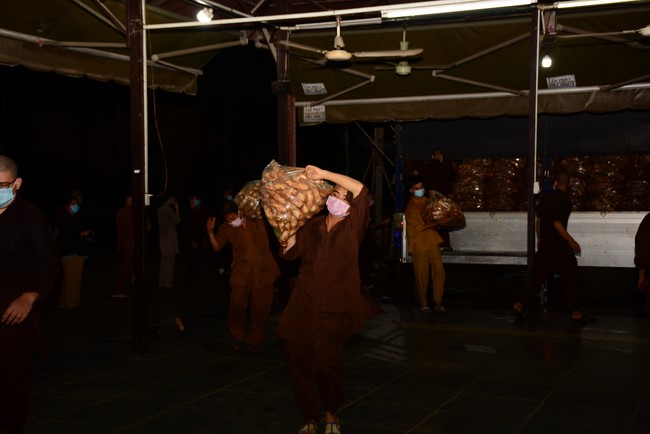 Continuing to support people in need in the Covid-19 pandemic of Hoang Phap Pagoda (series 9)