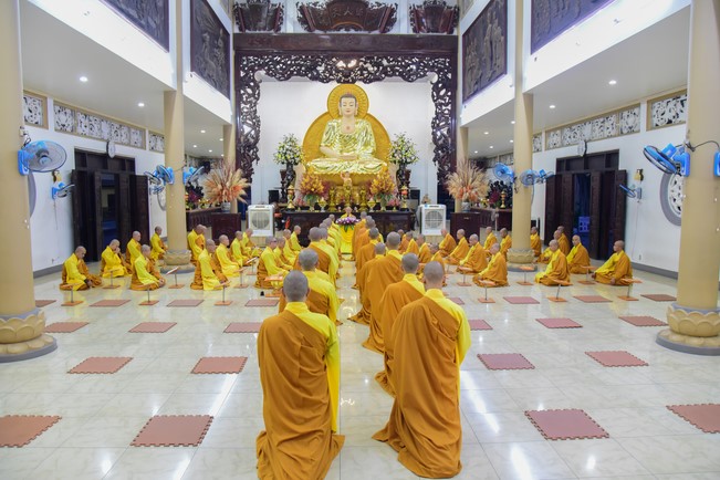 Pratimoksa commandment rite