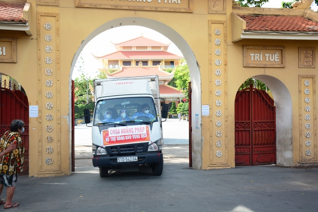 Continuing to support people in need in the Covid-19 pandemic of Hoang Phap Pagoda (series 10)