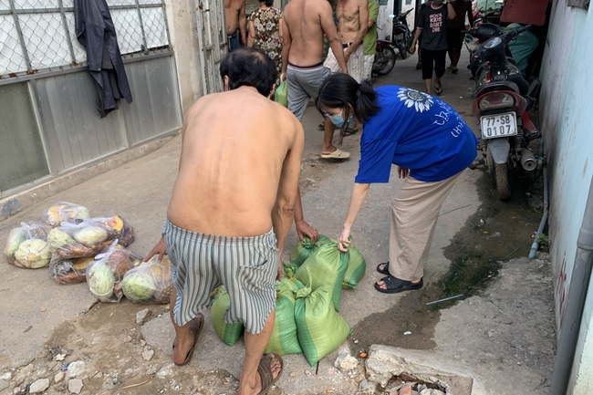 Continuing to support people in need in the Covid-19 pandemic of Hoang Phap Pagoda (series 10)