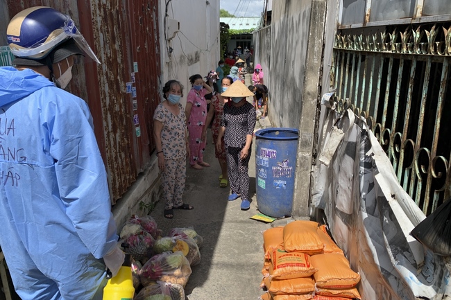 Continuing to support people in need in the Covid-19 pandemic of Hoang Phap Pagoda (series 10)