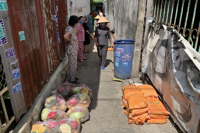 Continuing to support people in need in the Covid-19 pandemic of Hoang Phap Pagoda (series 10)