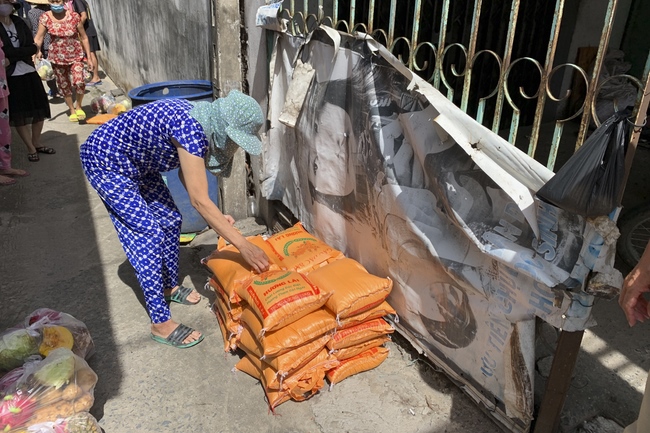 Continuing to support people in need in the Covid-19 pandemic of Hoang Phap Pagoda (series 10)