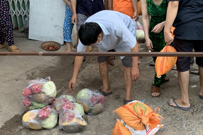 Continuing to support people in need in the Covid-19 pandemic of Hoang Phap Pagoda (series 10)