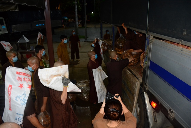 Continuing to support people in need in the Covid-19 pandemic of Hoang Phap Pagoda (series 10)