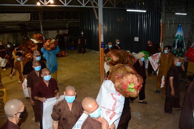 Continuing to support people in need in the Covid-19 pandemic of Hoang Phap Pagoda (series 10)