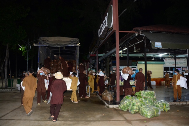 Continuing to support people in need in the Covid-19 pandemic of Hoang Phap Pagoda (series 10)