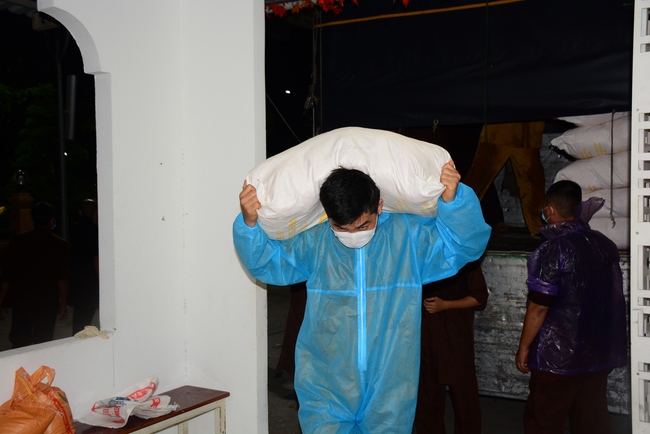 Continuing to support people in need in the Covid-19 pandemic of Hoang Phap Pagoda (series 10)