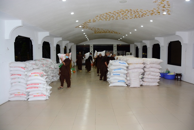 Continuing to support people in need in the Covid-19 pandemic of Hoang Phap Pagoda (series 10)