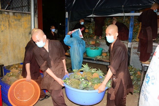 Continuing to support people in need in the Covid-19 pandemic of Hoang Phap Pagoda (series 10)