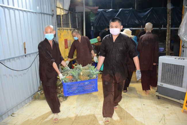 Continuing to support people in need in the Covid-19 pandemic of Hoang Phap Pagoda (series 10)