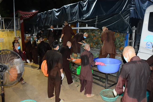 Continuing to support people in need in the Covid-19 pandemic of Hoang Phap Pagoda (series 10)