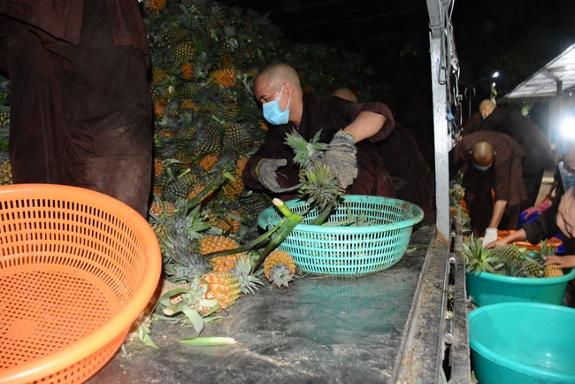 Continuing to support people in need in the Covid-19 pandemic of Hoang Phap Pagoda (series 10)