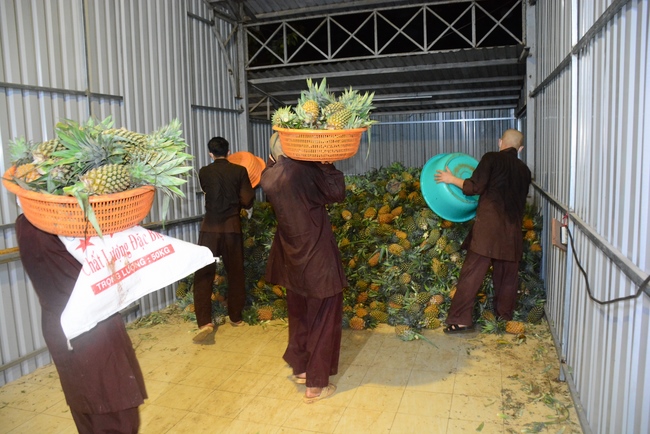 Continuing to support people in need in the Covid-19 pandemic of Hoang Phap Pagoda (series 10)