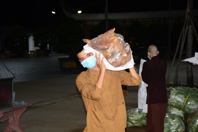 Continuing to support people in need in the Covid-19 pandemic of Hoang Phap Pagoda (series 10)