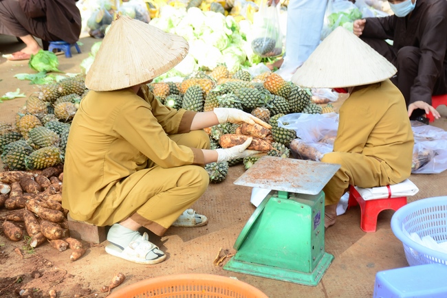 Continuing to support people in need in the Covid-19 pandemic of Hoang Phap Pagoda (series 10)