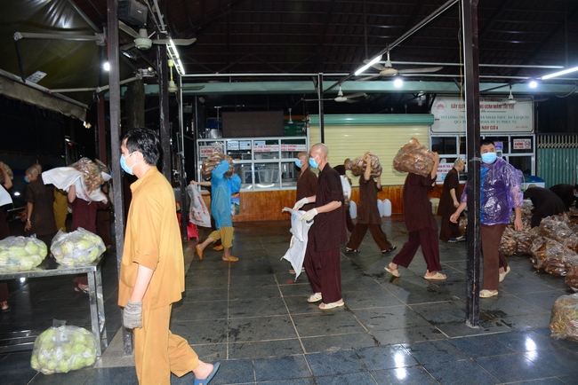 Continuing to support people in need in the Covid-19 pandemic of Hoang Phap Pagoda (series 10)