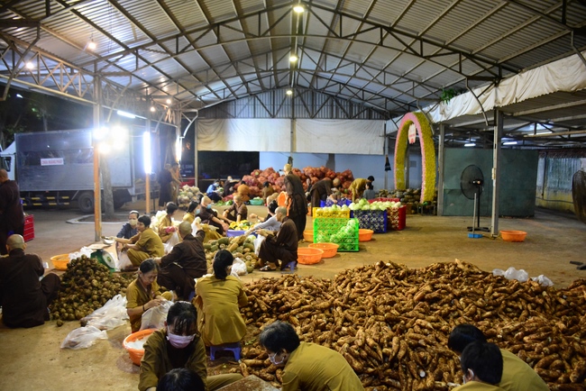 Continuing to support people in need in the Covid-19 pandemic of Hoang Phap Pagoda (series 10)