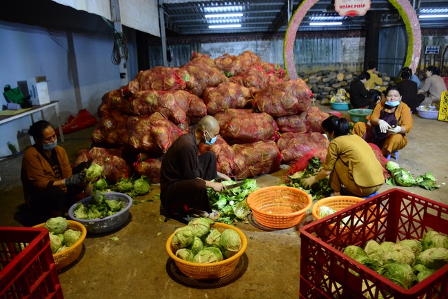 Continuing to support people in need in the Covid-19 pandemic of Hoang Phap Pagoda (series 10)