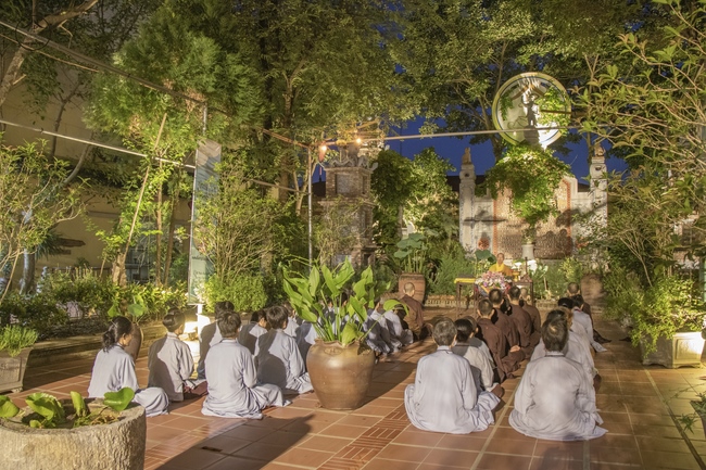 Being still the fragrance of virtue to thousands of years