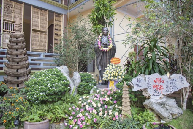 Being still the fragrance of virtue to thousands of years