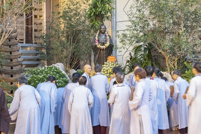 Being still the fragrance of virtue to thousands of years