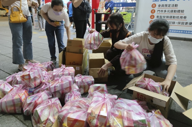 Charity in Ullambana season of Linh An Pagoda in a Taiwan