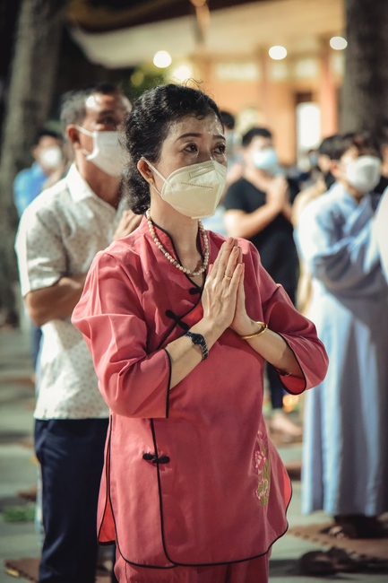 Prostrating five hundred the names Bodhisattva Avalokitesvara at the end of the year