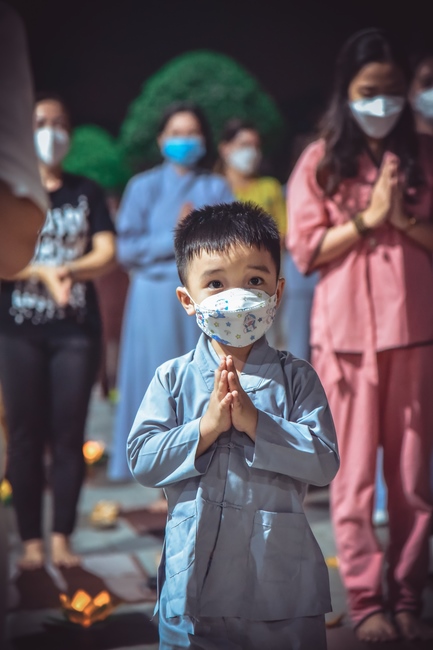 Prostrating five hundred the names Bodhisattva Avalokitesvara at the end of the year