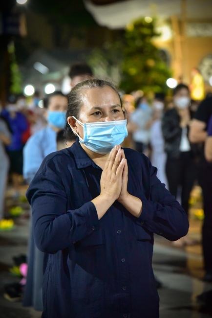 Prostrating five hundred the names Bodhisattva Avalokitesvara at the end of the year